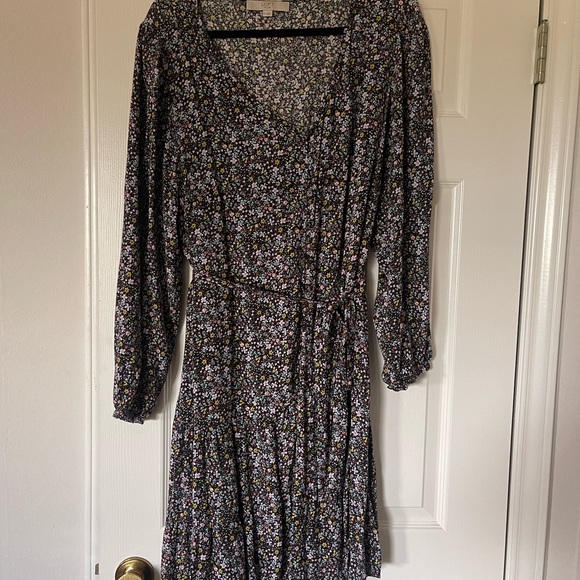 Loft Plus Dress - Picture 2 of 3